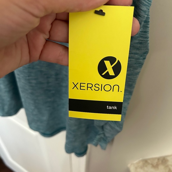 Women Xersion Ruched Side Tank Top Blue Large NWT - Picture 3 of 9